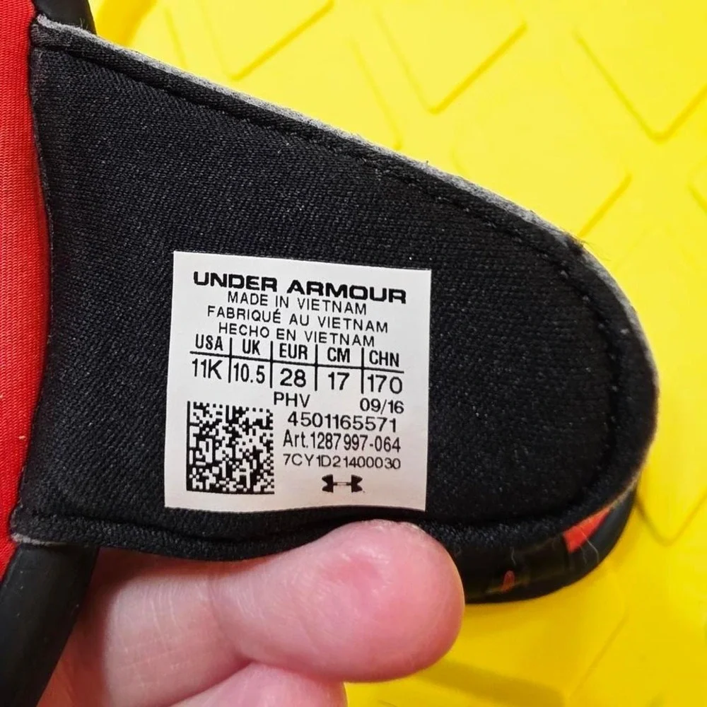Under Armour Ignite Kids Black Red 4D Foam‎ Slide Sandals 1287997-064 Size 11K